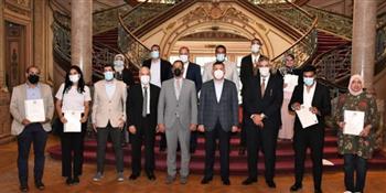   رئيس جامعة عين شمس يكرم خريجى البرامج الدولية بكلية الهندسة