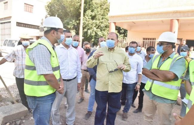 محافظ أسيوط يتفقد أعمال مشروعات تطوير الريف