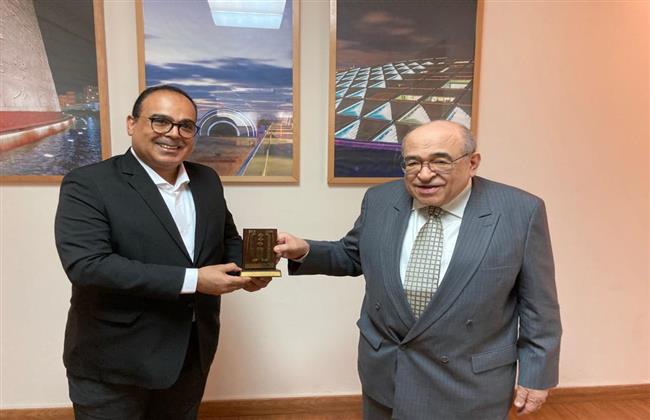مدير مكتبة الإسكندرية يستقبل رئيس معهد الشارقة للتراث