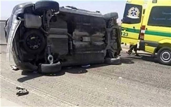 إصابة 3 أشخاص إثر انقلاب سيارة ملاكى بالطريق الصحراوى الغربى بنجع حمادى 