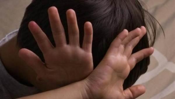 النيابة تأمر بحبس موظف بـ «نيابة مرور الدقى» متهم بهتك عرض طفلة