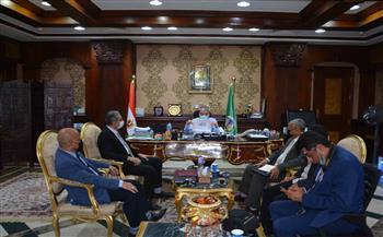 محافظ المنيا يبحث مع رئيس جهاز تنفيذ المشروعات بوزارة التجارة فرص الاستثمار بالمناطق الصناعية