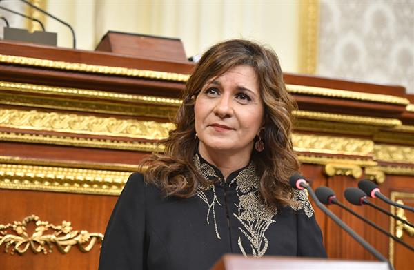 نبيلة مكرم: جسر جوي بداية من الغد لعودة الراغبين من المصريين العالقين إلى أرض الوطن