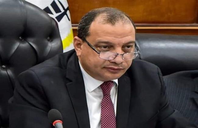 فريق طبى ينجح فى تثبيت كسر بالفقرة الثانية العنقية بمستشفيات جامعة بنى سويف