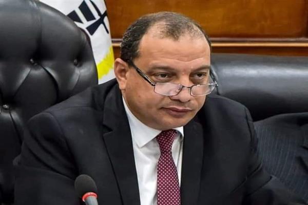 فريق طبى ينجح فى تثبيت كسر بالفقرة الثانية العنقية بمستشفيات جامعة بنى سويف