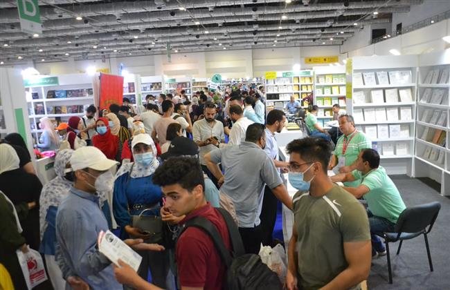 ٩٨ ألف زائر في ثامن أيام معرض القاهرة الدولي للكتاب