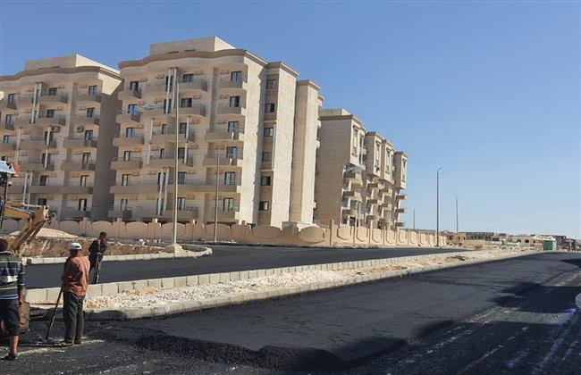 تكثيف أعمال الطرق بمدينتى أكتوبر والمنيا الجديدتين