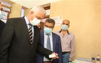  مبارك يتفقد فعاليات القافلة الطبية لجامعة المنوفية إلى قرية دمليج