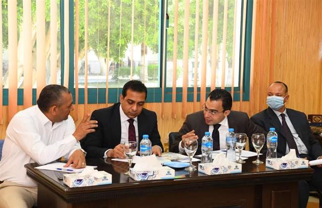 نائب محافظ قنا يترأس لجنة اختبار الوظائف الجديدة بوحدة البنية المعلوماتية
