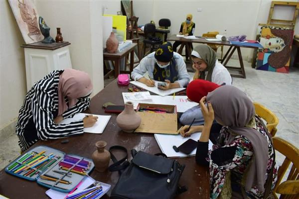ورش فنية لرسم الكاريكاتير ولقاءات أدبية بالمنيا