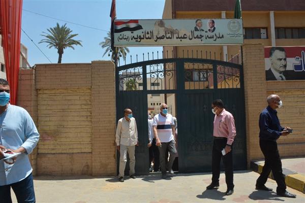 محافظ الجيزة يتفقد مدرستي جمال عبد الناصر والأورمان الثانوية