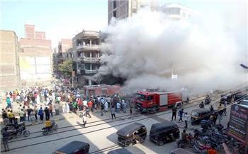 إخماد حريق في مخزن سجاد بمدينة الواسطي ببني سويف