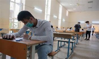   توافد طلاب الثانوية العامة على اللجان استعدادا لأداء امتحان اللغة العربية