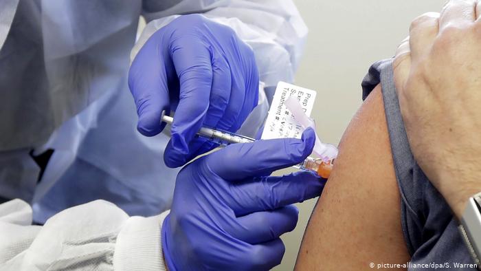 الصحة تنفى استخدام لقاحات تجريبية لتطعيم المواطنين ضد كورونا