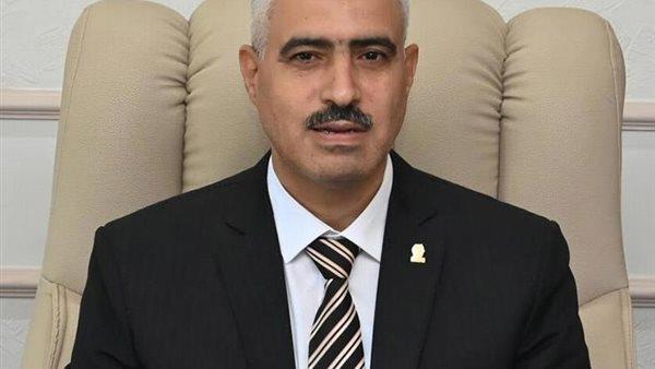 رئيس جامعة الفيوم الجديد يوجه الشكر للدكتور أحمد جابر شديد