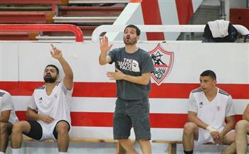 الإسباني "روي" يراقب «مرتبط يد الزمالك» لاختيار العناصر المميزة