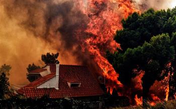   إخلاء قرى ومنتجعات سياحية بسبب حرائق تجتاح جنوب أوروبا