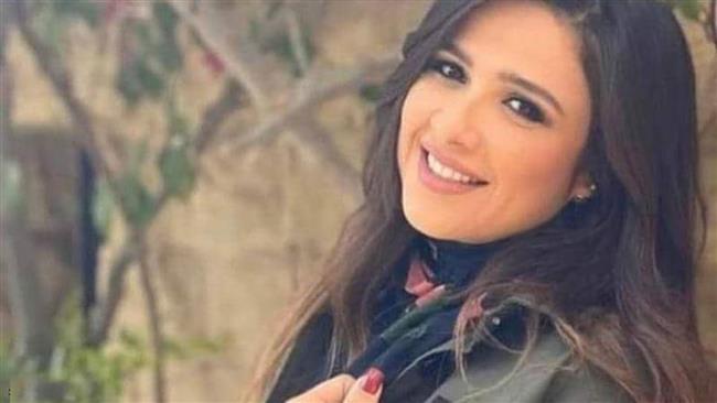ياسمين عبد العزيز إلى سويسرا لاستكمال رحلة العلاج