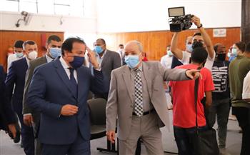   وزير التعليم العالي يتفقد مكتب التنسيق الرئيسي بجامعة عين شمس