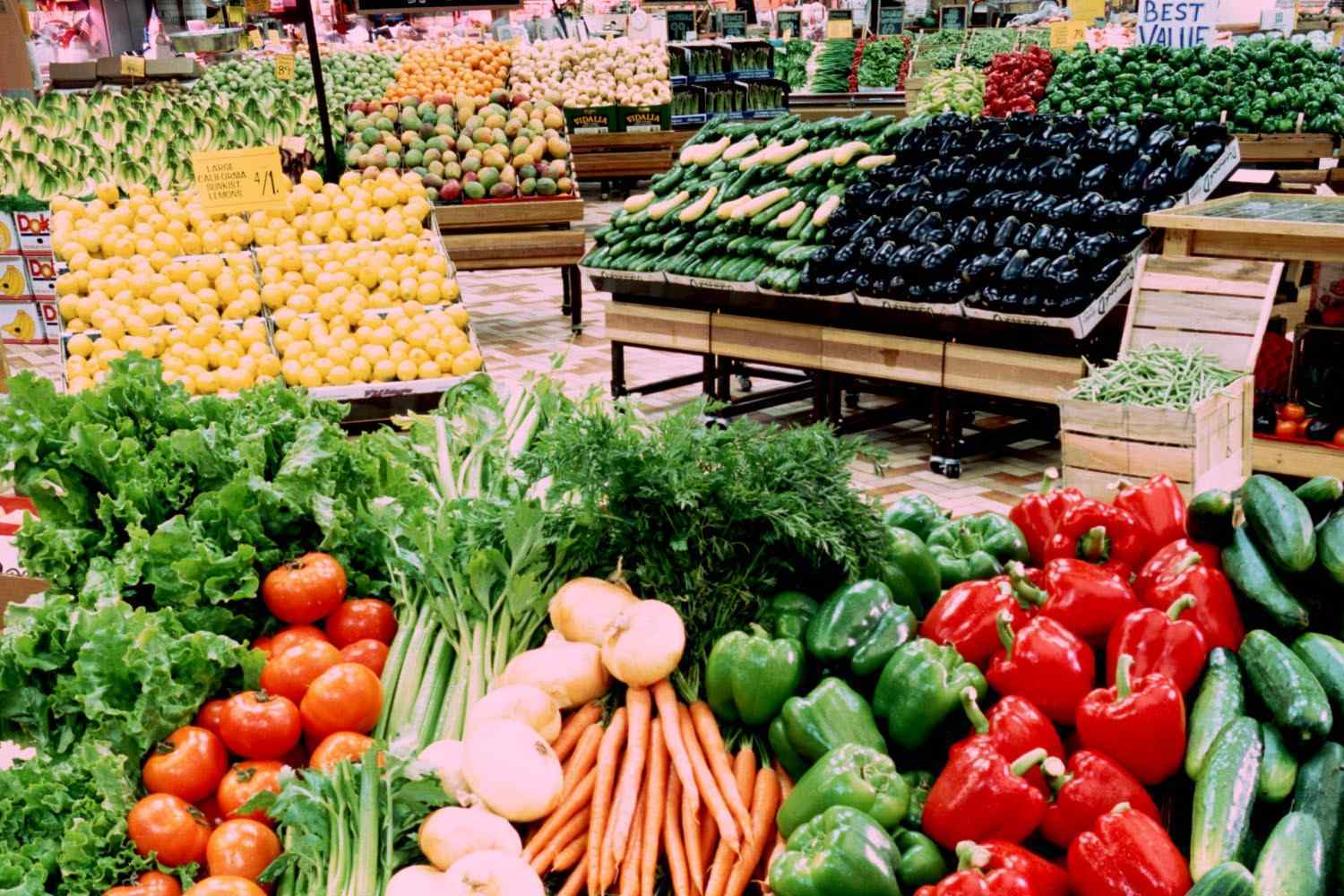 أسعار الخضراوات والفاكهة فى سوق العبور