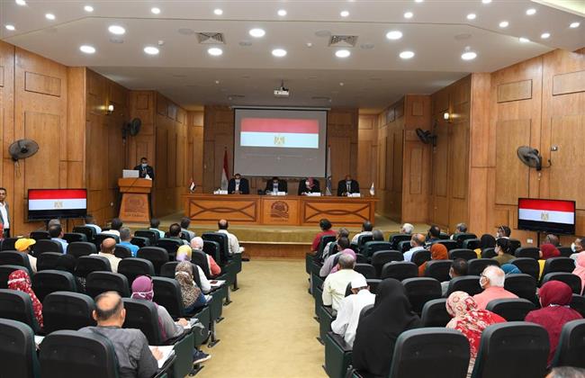المالية تعقد ورشة عمل لحساب الحد الأدنى للأجور للعاملين بقنا  