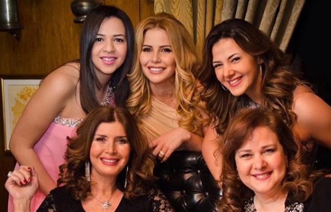 منه حسين فهمي لـ دلال عبد العزيز: «كنت صديقتى وأمى»