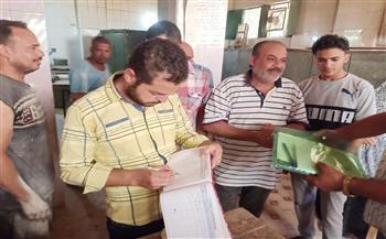 غلق وتشميع عدد « ٩» محلات وإعدام ٢٠ كيلو سجق ولبن بغرب الإسكندرية 