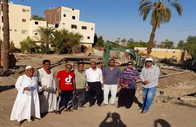 «لطفى» يؤكد على استئناف أعمال مشروع توصيل الصرف الصحى بحى المطار