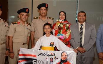 إستقبال حافل للاعبة فريال أشرف عقب عودتها لمصر