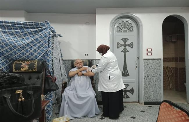 «صحة قنا»: الفرق المتنقلة تجوب أرجاء المحافظة لتطعيم المواطنين ضد كورونا