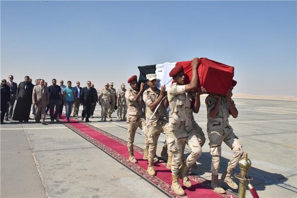 كبار محافظة أسيوط يتقدمون الجنازة العسكرية للشهيد محمد عبد الحفيظ