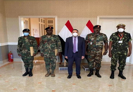 السفير المصري في مالاوي يلتقي رئيس أركان القوات المسلحة