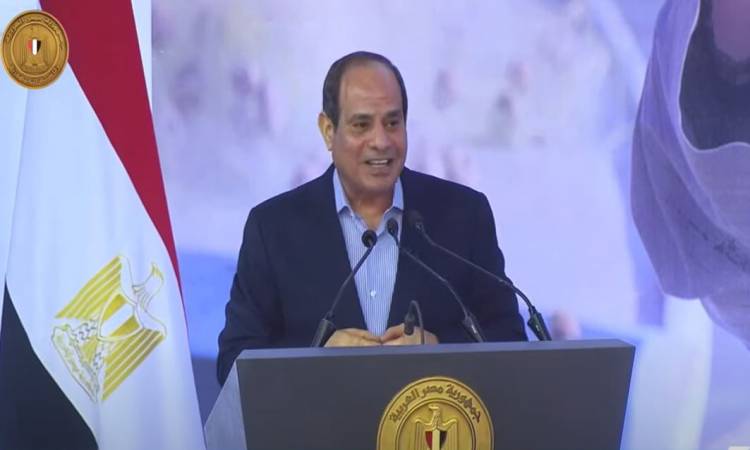 السيسي يرد على مواطن سأله عن انتمائه الكروي: «أهلاوي ولا زملكاوي؟»