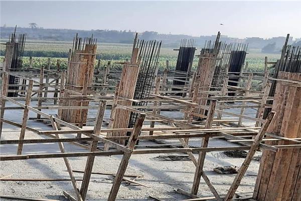 حياة كريمة تواصل أعمال بناء المجمعات الخدمية والزراعية بمركز الشهداء 