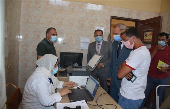 محافظ القليوبية يتفقد عددا من مراكز تطعيم لقاح كورونا للمسافرين إلى الخارج