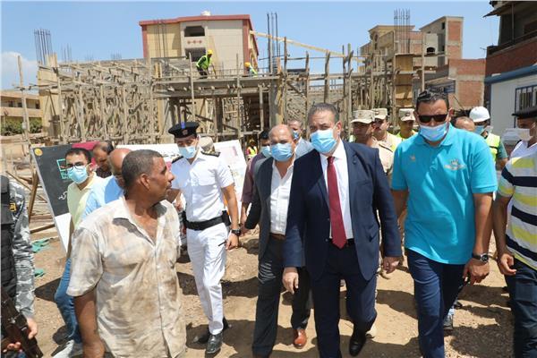 محافظ المنوفية يستجيب لشكوى عمال النظافة بصرف مستحقاتهم 