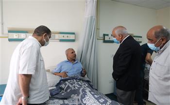   محافظ الجيزة يزور مستشفي الهرم للإطمئنان على مصابي حادث سقارة