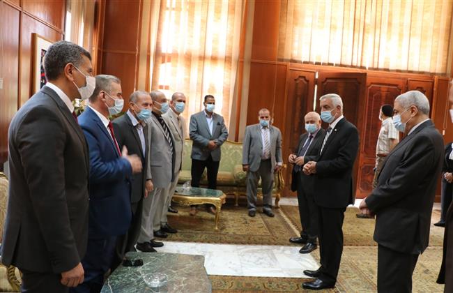 رئيس جامعة المنوفية يهنئ مديرى العموم الجدد