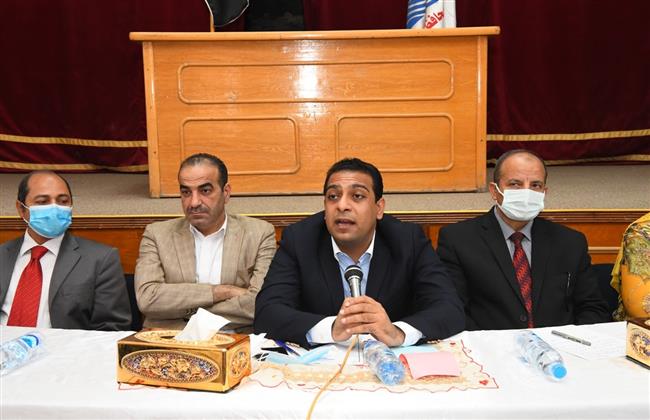 نائب المحافظ يشارك في ندوة للتوعية بأهمية «الهيدروجين الأخضر» بتعليم قنا