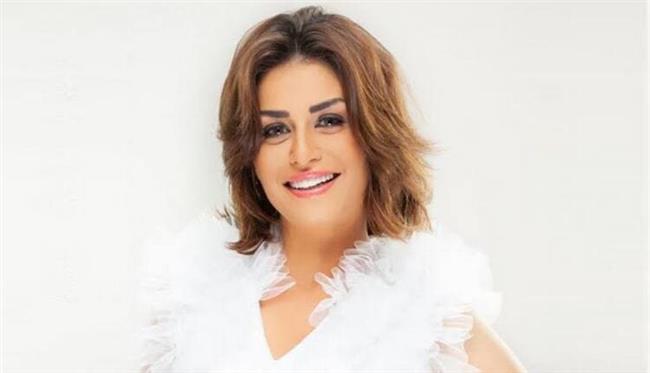  منة فضالى تنشر صورًا من كواليس فيلم «مينى بار»