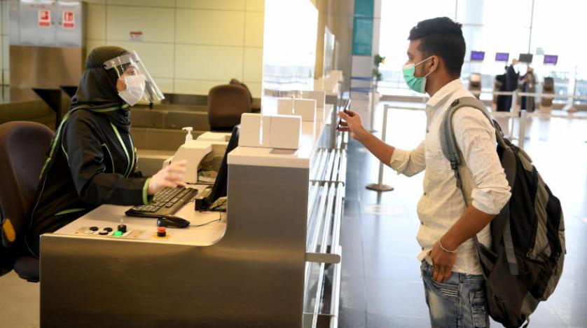 الجوازات السعودية تمدد صلاحية تأشيرات الزيارة الخروج والعودة