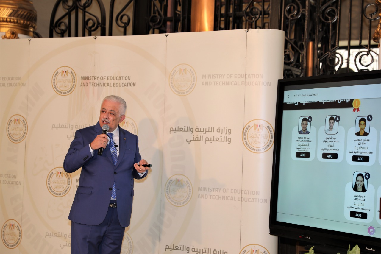 والد الأولى على الجمهورية لـ«دار المعارف»: «كورونا لم تمنع فريدة من التفوق»