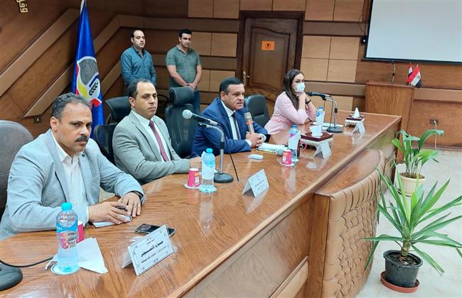 محافظ البحيرة: التوسع في تطعيم العاملين في عموم الدواوين للحد من انتشار الفيروس