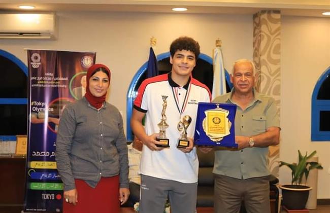 تصعيد أدم الحلوانى نجم إفريقيا للفريق الأول لسلة سموحة 