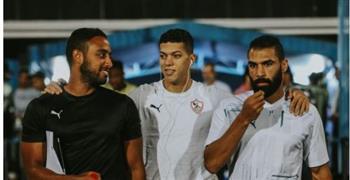 لاعبو الزمالك يعاينون أرضية ستاد الدفاع الجوي
