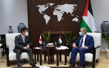   رئيس الوزراء الفلسطيني يبحث مع نظيره الياباني العلاقات الثنائية والملف السياسي