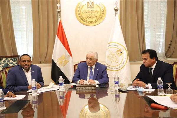 وزيرا التعليم العالي والتربية والتعليم يبحثان مع نظيرهما الصومالي التعاون المشترك