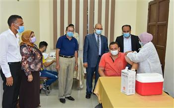   وكيلا وزارتى التعليم والصحة يتفقدان مراكز تطعيم معلمى بورسعيد بلقاح كورونا