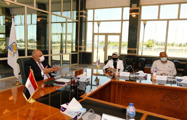 محافظ قنا يواصل متابعة مشروعات برنامج التنمية المحلية 