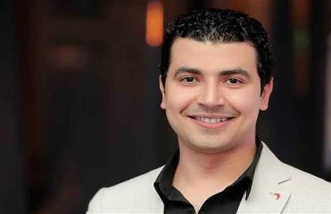 نجم مسرح مصر محمد أنور ومعه نمر صغير... شاهد  